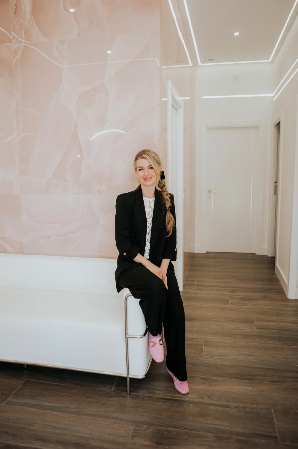 Dra. Sara Rebollar en Clínicas Marbella